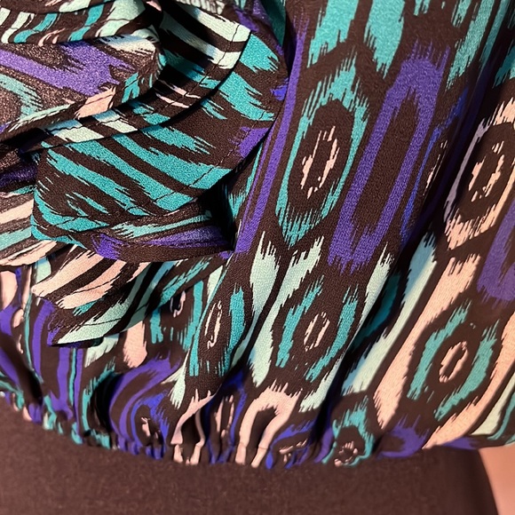 Charlotte Russe crop top with elastic bottom. Gold decor buttons on shoulders. M - Picture 2 of 10